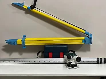 НЕВЕЛИР Оптиче ский нивелир с комплектом аксессуаров для геодезических