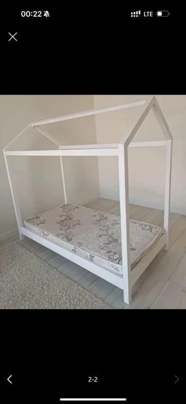 Продаю детскую деревянную кровать идеального качества в комплекте с