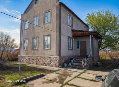 Үй, 89 м², 5 бөлмө, Менчик ээси, Эски ремонт