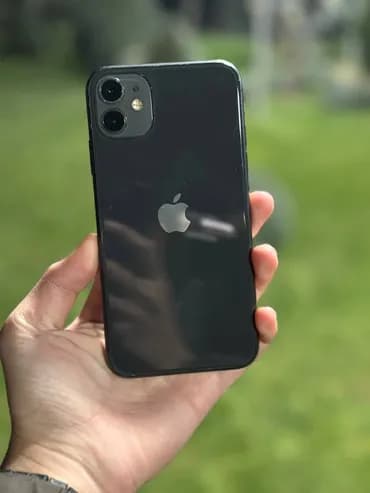 IPhone 11, Б/у, 64 ГБ, Черный, Защитное стекло, Чехол, 72 %