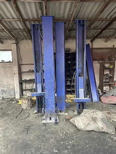 В хорошем состоянии Двухстоечный электрогидравлический подъёмник для