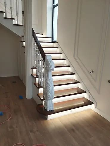 Деревянная лестница Для дома, Форма лестницы: Много-маршевая, Стиль: Классический