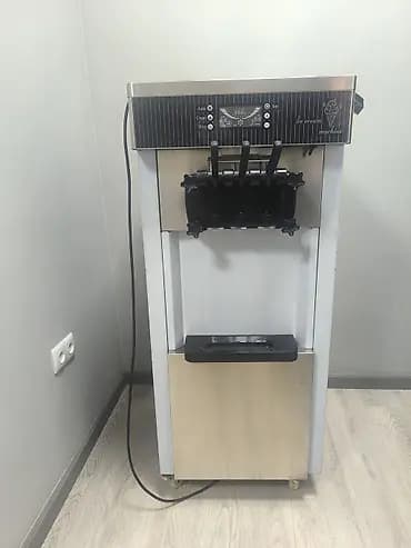 Профессиональный автомат для мягкого мороженого (Ice Cream Machine) -