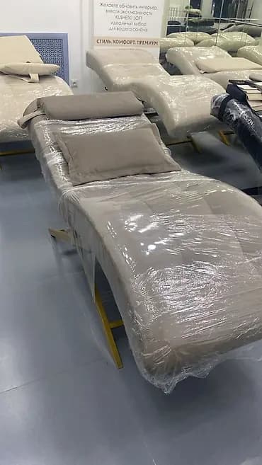 Кушетка для отдыха/салона в стильном немарком оттенке. - Современная