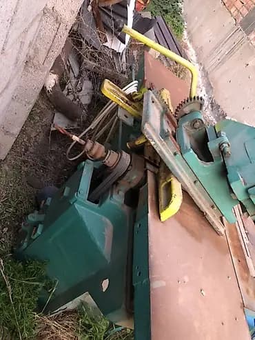 Торцовочно-фрезерный деревообрабатывающий станок на массивной литой