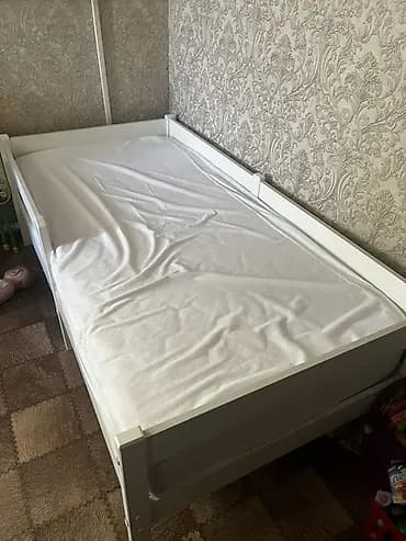 Детская кровать 1.60/80 с ортопедическим новым матрасом и наматрасник