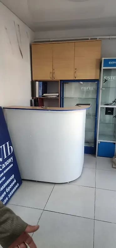 Стойка ресепш,полки, шкафы, все что на фото Подойдет для салонов