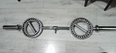 Т- образный гриф с вращающими втулками для выполнения различных