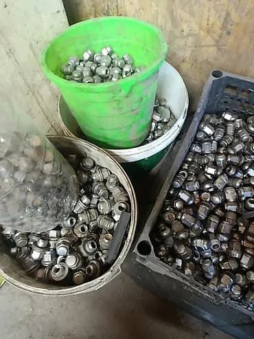 Продаю автомобильный гайки honda toyota lexus malibu chevrolet KIa