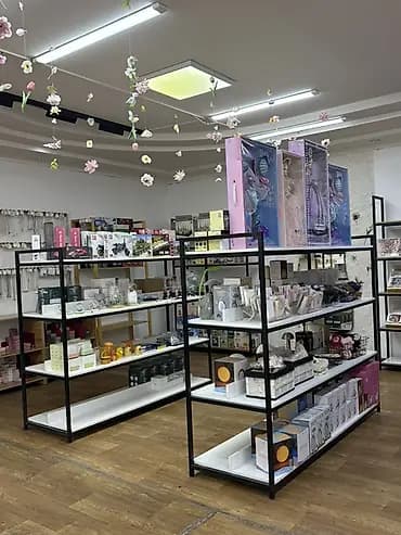 Продаются массивные торговые полочки. Отличного качества, идеального