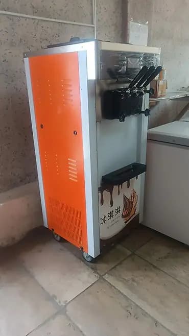 Профессиональный аппарат для мягкого мороженого (фризер) - Напольная