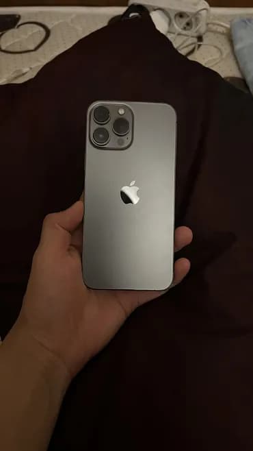 IPhone 13 Pro Max, Б/у, 128 ГБ, Black Titanium, Зарядное устройство, Защитное стекло, Чехол, 81 %