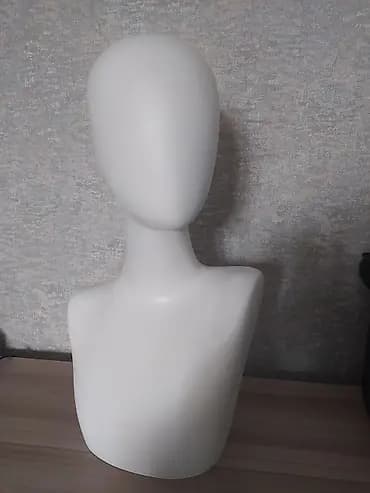 Голова-манекен для демонстрации аксессуаров 4 шт почти НОВЫЕ в