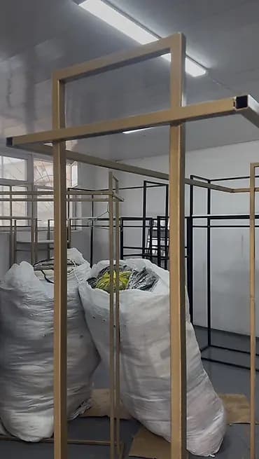 Металлические стойки ручной работы. Для одежды. Цена 70.000 есть мини