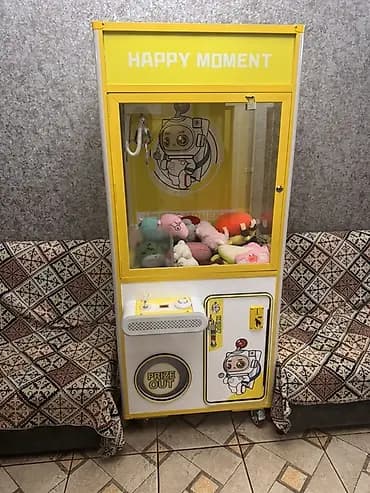 Аппарат с игрушечным краном (кло-машина) «HAPPY MOMENT» - Яркий