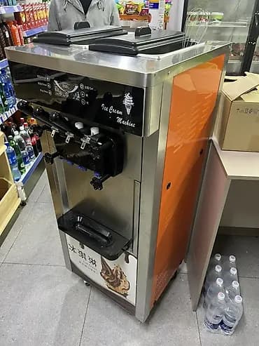 Профессиональный аппарат для мягкого мороженого BARSKAN GROUP BQL-8228