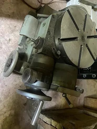 Делительная поворотная стол-головка для фрезерного станка