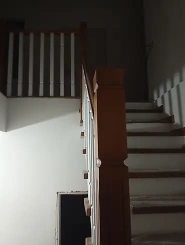 Деревянная лестница Для дома, Форма лестницы: Г-образная, Стиль: Классический