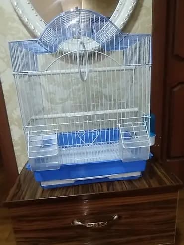 Клетка для птиц с аксессуарами - Просторная прямоугольная клетка с