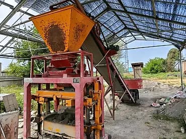 Продаю оборудование по производству пескоблоков. Производственная