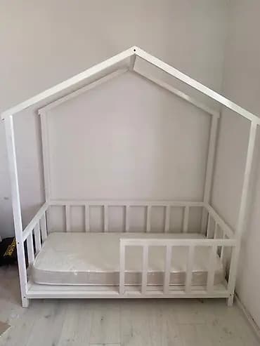 Детская кровать-домик с бортиками - Конструкция в виде домика