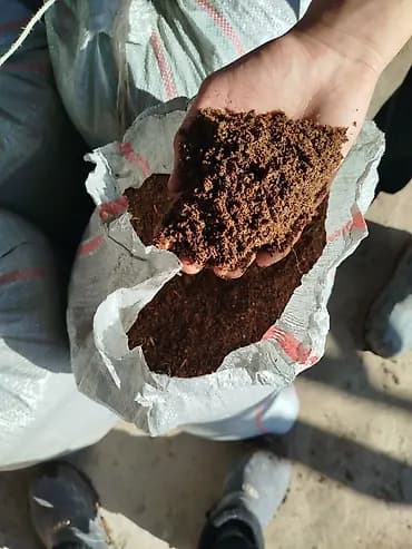 Перегной удобрение в мешках сеянный