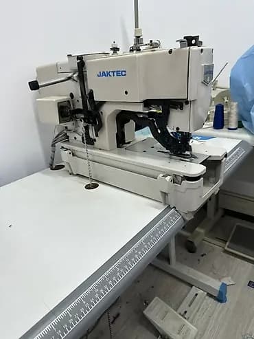 Промышленная петельная швейная машина JAKTEC (в комплекте со столом и