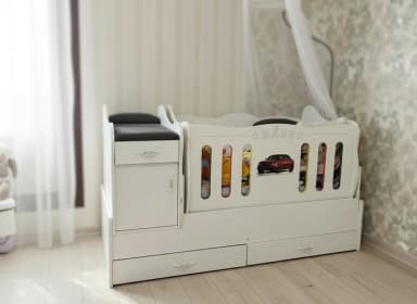 Многофункциональная детская кроватка-трансформер белого цвета