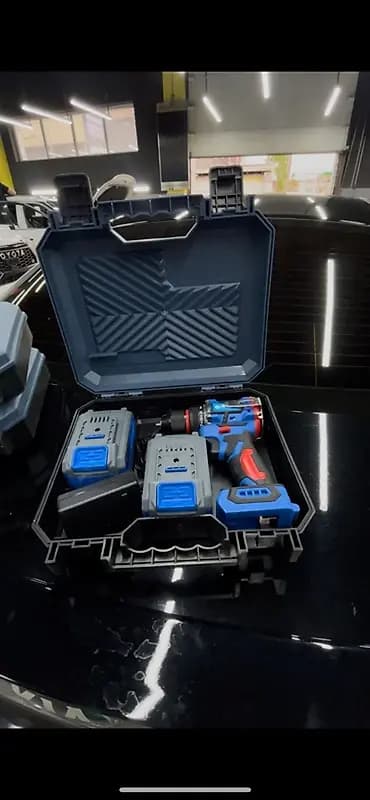 Аккумуляторный шуруповёрт/дрель в кейсе Комплектация: - Шуруповёрт с