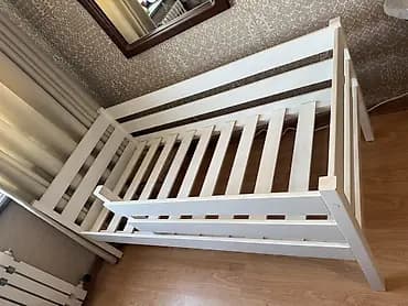 Детская кровать из массива дерева, белая - Конструкция: односпальная