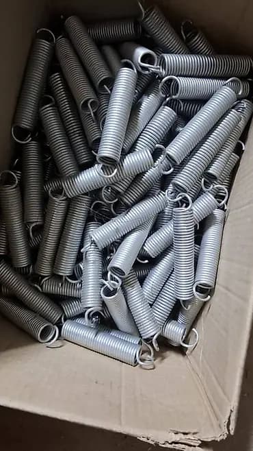 Пружины растяжения с крючками
1 шт 200 сом 
Тел