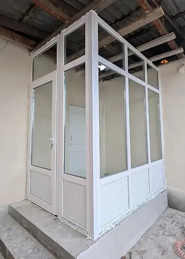 Тамбур из пластика Бишкек, остекление тамбура, входная группа ПВХ