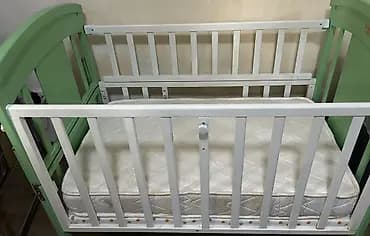 Детская кроватка с матрасом - Материал: дерево. - Цвет кроватки