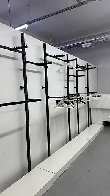Настенная модульная система для выкладки одежды (торговое