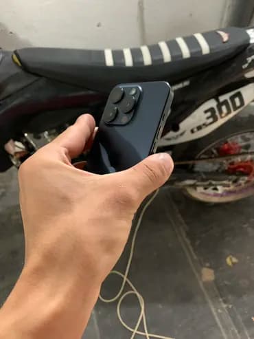 IPhone 15 Pro, Колдонулган, 256 ГБ, Blue Titanium, Заряддоочу түзүлүш, Коргоочу айнек, Каптама, 89 %