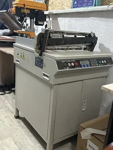 Продаётся бумагорезательный станок 450VS Состояние: требует сборки и