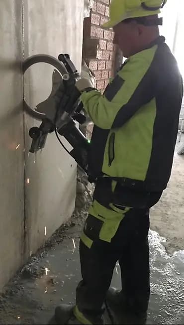 Алмазная резка бетона и кирпича. Режем, открываем проёмы для дверей и