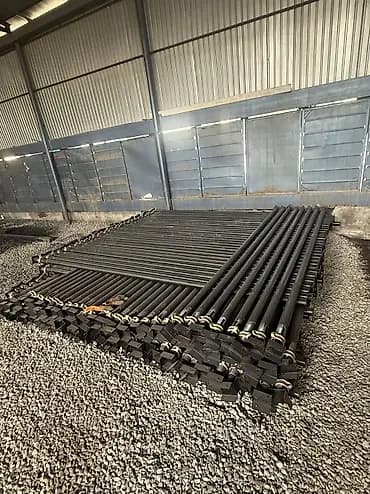 Стойки монолитные 6 метровые 300штук. Толщина внутр 2,5 мм/ наружная