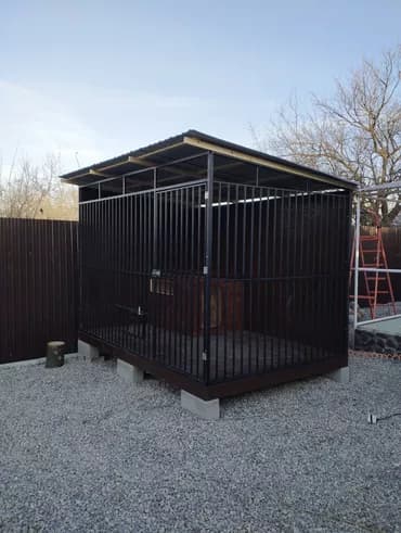 Делаю вольеры для собак размер данного вольера 3м на 2 м полностью