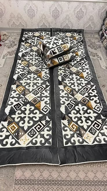 Комплект напольных матрасов с подушками в этническом стиле. - Состав