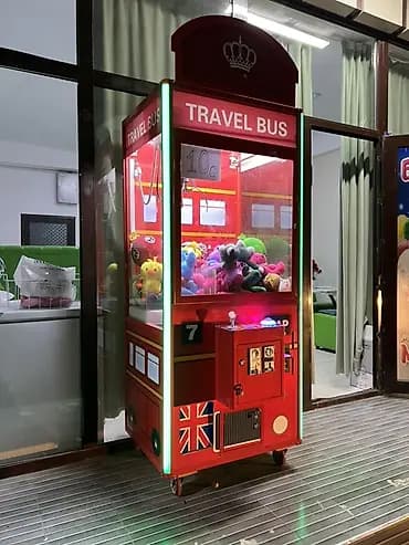 Игровой автомат “Travel Bus” — кран-машина для мягких игрушек. -