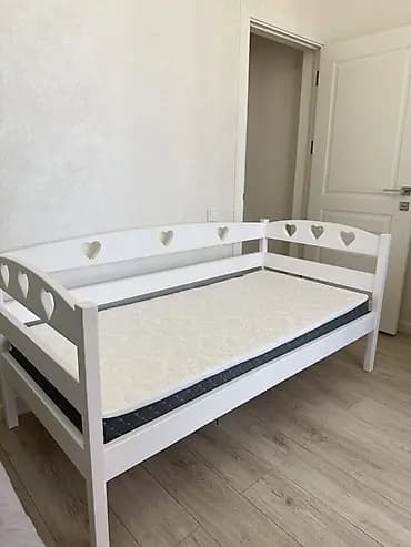 Детская/подростковая кровать Кровать практически новая, ребенок спал