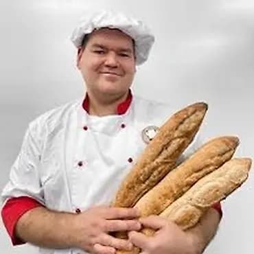 Требуется старший пекарь! С опытом. На полную смену и постоянную