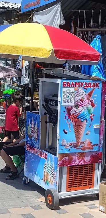 Передвижная точка продажи мягкого мороженого (балмұздақ) с тележкой и
