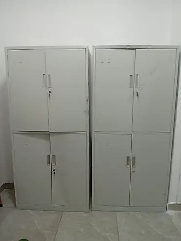 Продается новый железный шкаф. При транспортировке было повреждено