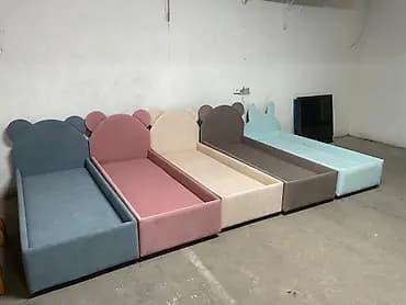 Керебет, Кыздар үчүн, Каптал жактары