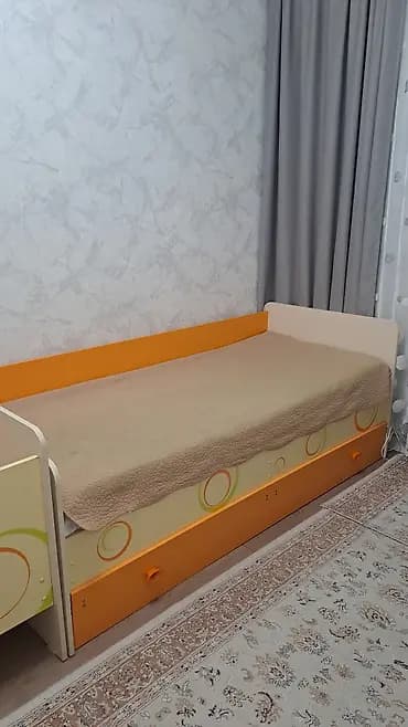 СРОЧНО! Продается детская/подростковая кровать с бортиками и ярким