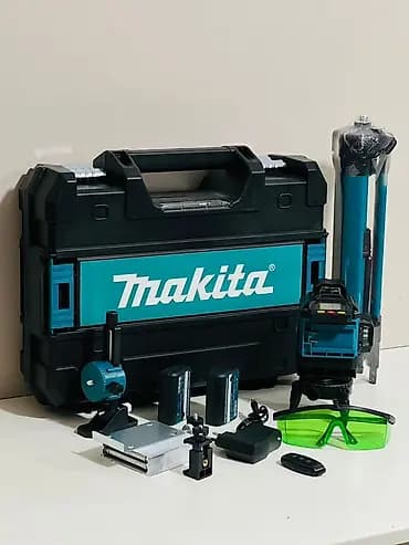 Набор лазерного уровня Makita (зелёный луч) Комплектация: - Лазерный