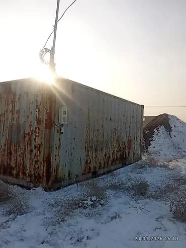 Морской контейнер 40-футовый (примерно 12 м длина, 2,35 м ширина, 2,39