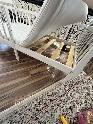 Детская кровать-диван в белом цвете с бортами - Материал